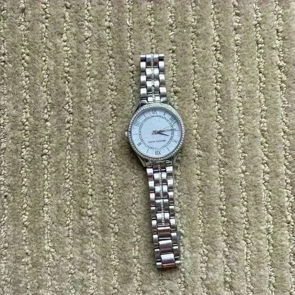 Michael Kors Women’s Watch silver/white gold toned watch. - Picture 7 of 8